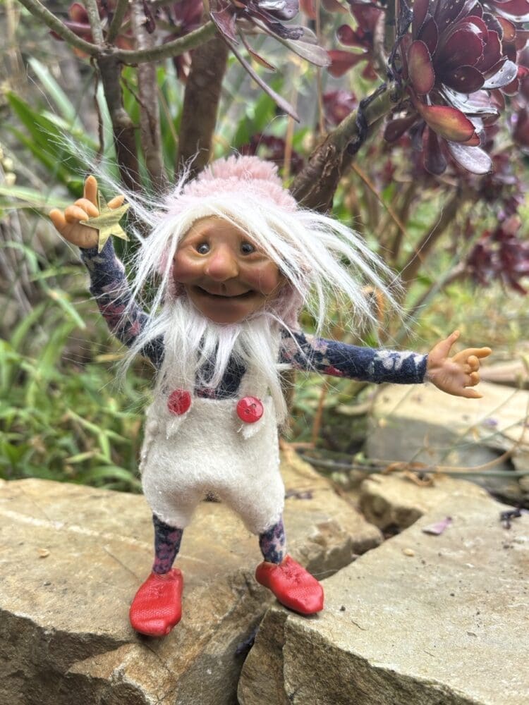 Duende Protector del Hogar - Tu guardián de porcelana
